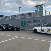 Unser Service umfasst Krankenfahrten und Dialysefahrten zu Kliniken, Krankenhäusern oder sonstigen Einrichtungen. Wir beraten Sie gerne welche Leistungen von der Krankenkasse übernommen werden.